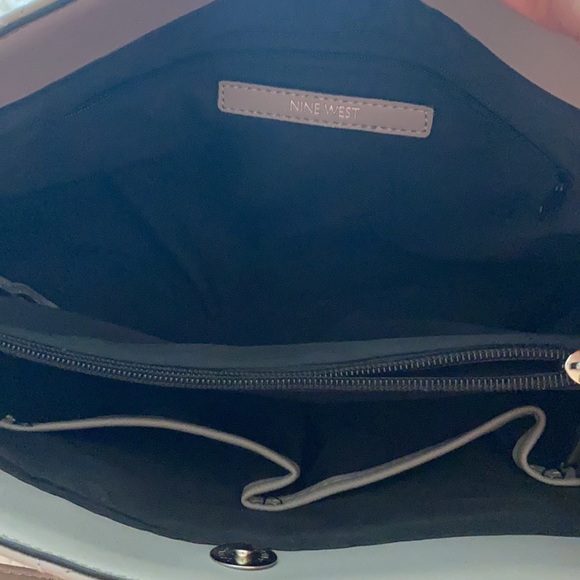 This purse has only been carried 1x. Basically new - Picture 2 of 2